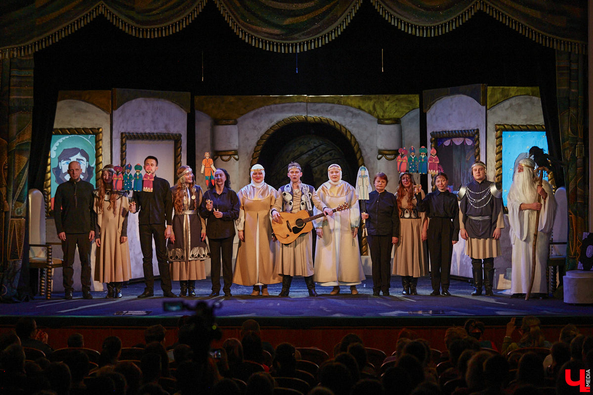 Посетить кукольное представление не в качестве сопровождающего — поступок для взрослого человека, признаться, несколько неожиданный. Но именно это предлагают сделать жителям города. Владимирский театр запустил новый проект, рассчитанный на серьезного зрителя. Уверены, его оценят даже искушенные ценители искусства.