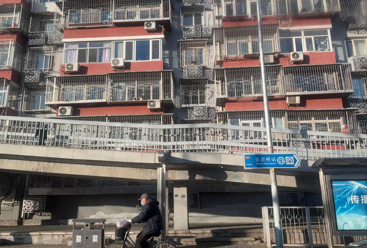 Китай умеет удивлять! Там легко почувствовать себя как на другой планете с его любопытным мироустройством. А еще он разный. Реставратор из Владимирской области Анна Фоминых недавно вернулась из КНР, где невольно сравнила такие разные по характеру Пекин и Шанхай.