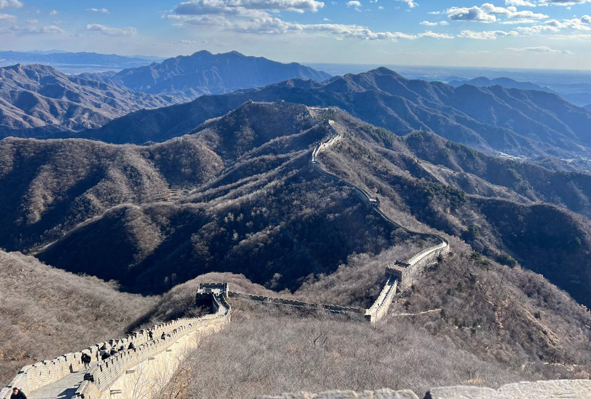 Китай умеет удивлять! Там легко почувствовать себя как на другой планете с его любопытным мироустройством. А еще он разный. Реставратор из Владимирской области Анна Фоминых недавно вернулась из КНР, где невольно сравнила такие разные по характеру Пекин и Шанхай.