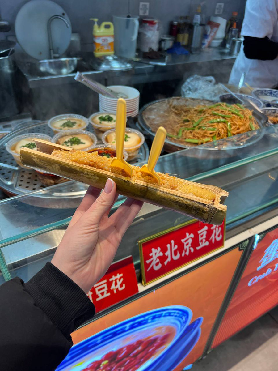 Китай умеет удивлять! Там легко почувствовать себя как на другой планете с его любопытным мироустройством. А еще он разный. Реставратор из Владимирской области Анна Фоминых недавно вернулась из КНР, где невольно сравнила такие разные по характеру Пекин и Шанхай.