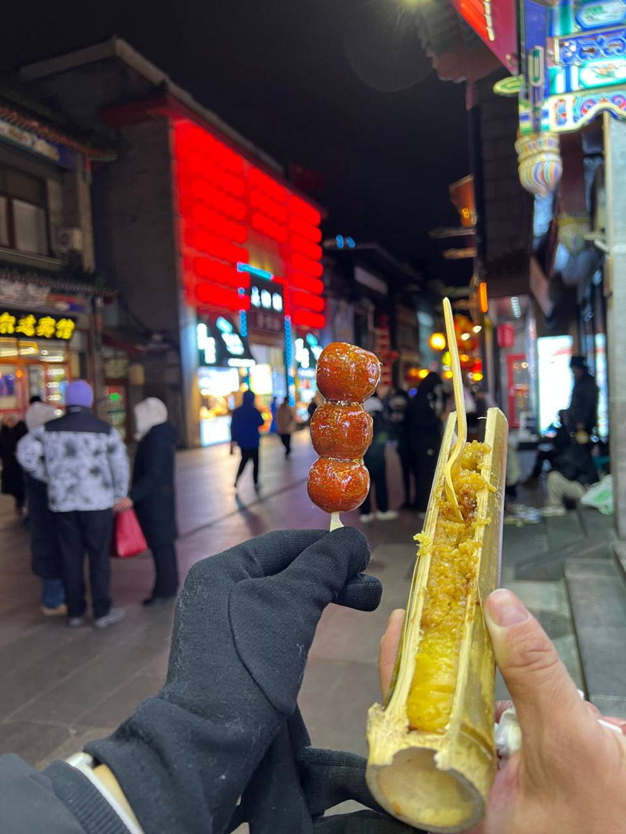 Китай умеет удивлять! Там легко почувствовать себя как на другой планете с его любопытным мироустройством. А еще он разный. Реставратор из Владимирской области Анна Фоминых недавно вернулась из КНР, где невольно сравнила такие разные по характеру Пекин и Шанхай.