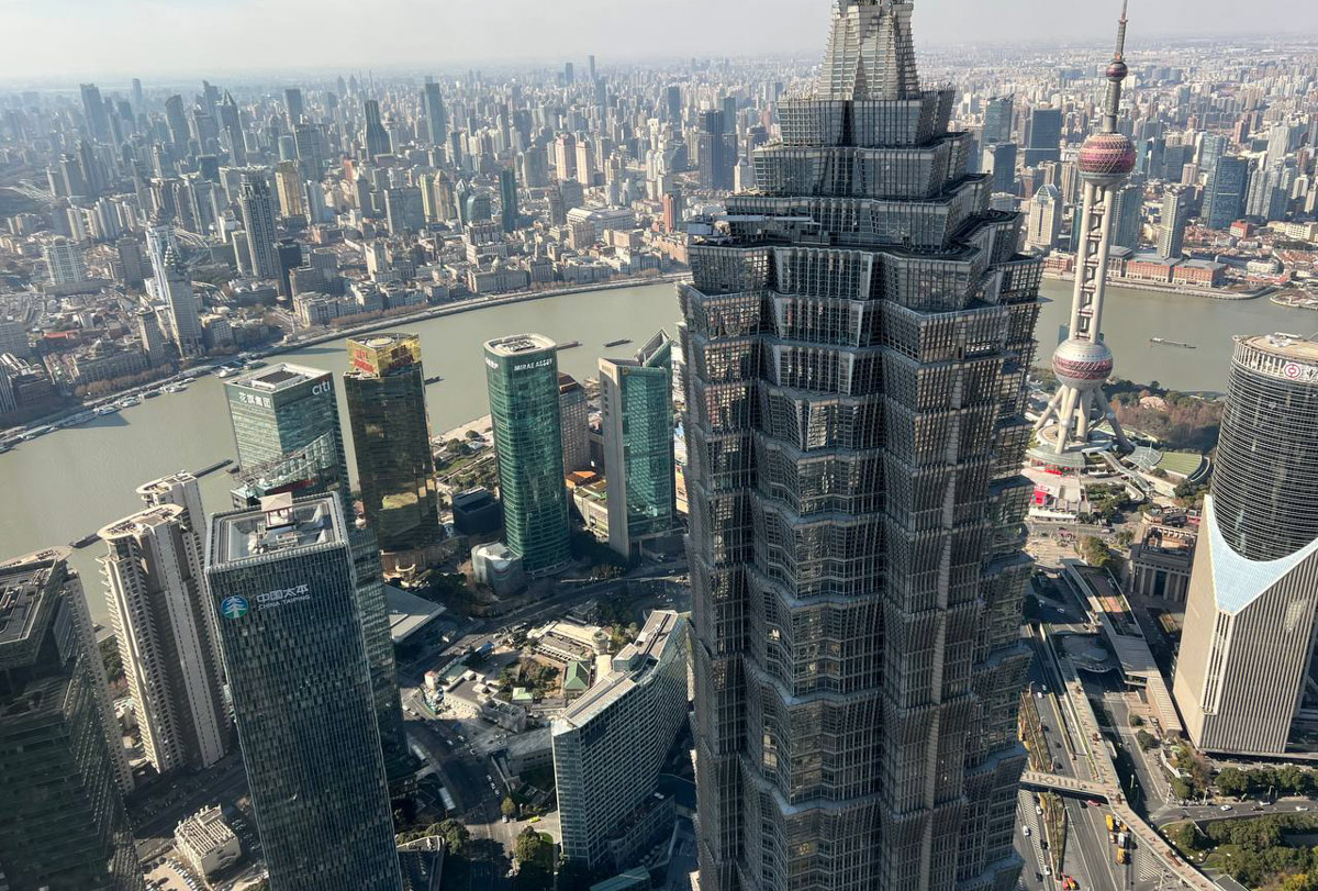 Китай умеет удивлять! Там легко почувствовать себя как на другой планете с его любопытным мироустройством. А еще он разный. Реставратор из Владимирской области Анна Фоминых недавно вернулась из КНР, где невольно сравнила такие разные по характеру Пекин и Шанхай.