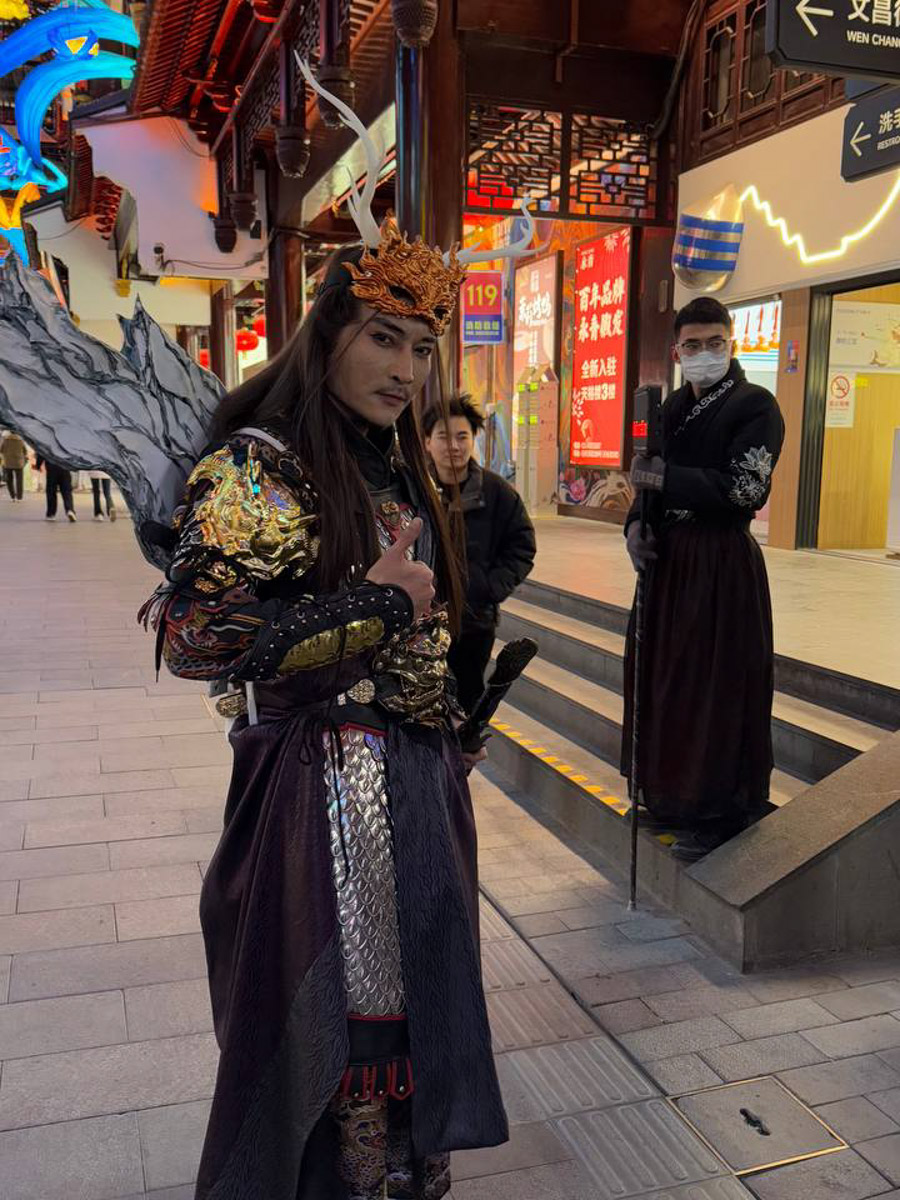 Китай умеет удивлять! Там легко почувствовать себя как на другой планете с его любопытным мироустройством. А еще он разный. Реставратор из Владимирской области Анна Фоминых недавно вернулась из КНР, где невольно сравнила такие разные по характеру Пекин и Шанхай.