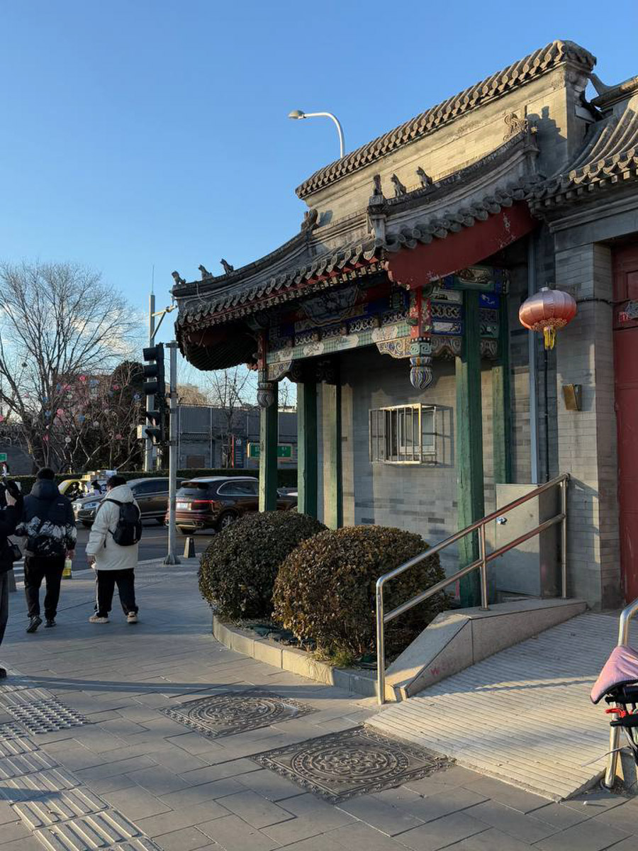 Китай умеет удивлять! Там легко почувствовать себя как на другой планете с его любопытным мироустройством. А еще он разный. Реставратор из Владимирской области Анна Фоминых недавно вернулась из КНР, где невольно сравнила такие разные по характеру Пекин и Шанхай.