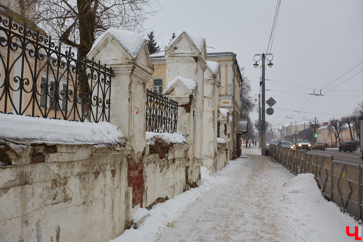 Владимирский планетарий на Большой Московской освободит здание Николо-Кремлевской церкви и переберется в новое помещение около Центрального парка. Вместе с тем в областной столице собираются привести в надлежащий вид разрушающуюся ограду в центре города. Подробности в нашем материале.