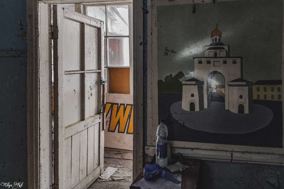 У пионерлагеря «Чайка» в Собинском районе, некогда принадлежащего «Автоприбору», появился шанс на возрождение: есть вероятность, что его купили и собираются восстановить. Отрадно! Тем более, как рассказала «Ключ-Медиа» путешественница Ольга Кот, сохранилась локация на удивление сносно!