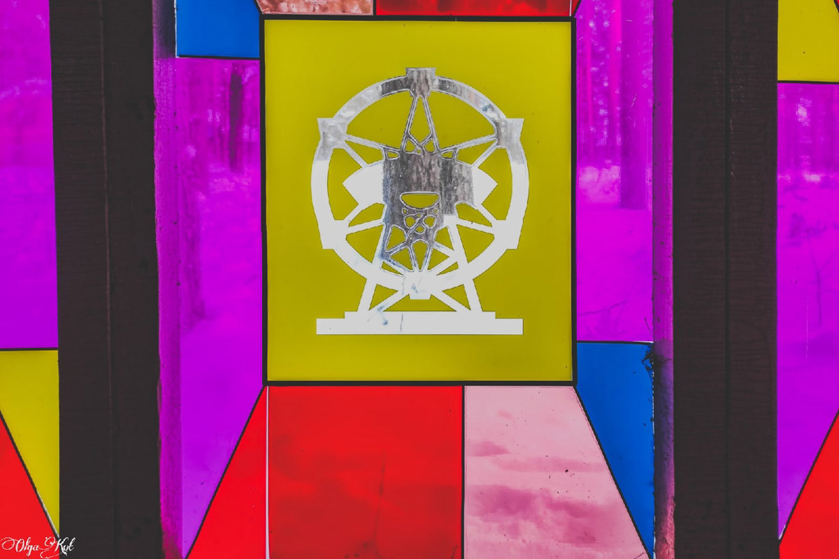 У пионерлагеря «Чайка» в Собинском районе, некогда принадлежащего «Автоприбору», появился шанс на возрождение: есть вероятность, что его купили и собираются восстановить. Отрадно! Тем более, как рассказала «Ключ-Медиа» путешественница Ольга Кот, сохранилась локация на удивление сносно!