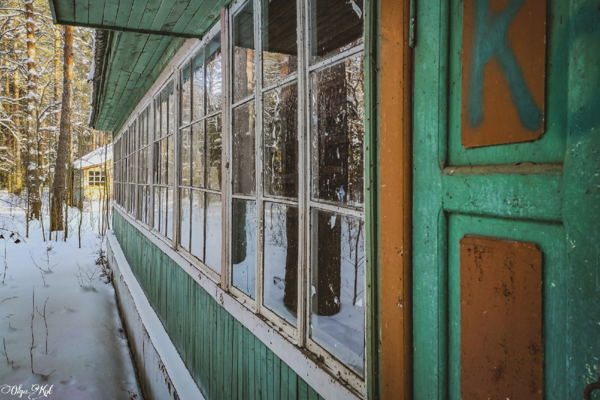 У пионерлагеря «Чайка» в Собинском районе, некогда принадлежащего «Автоприбору», появился шанс на возрождение: есть вероятность, что его купили и собираются восстановить. Отрадно! Тем более, как рассказала «Ключ-Медиа» путешественница Ольга Кот, сохранилась локация на удивление сносно!