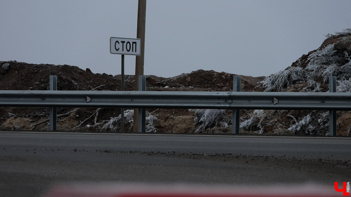 С наступлением календарной весны по Рпенскому проезду начнет курсировать 21-й автобус, который до этого ездил по улицам Добросельской, Большой Нижегородской и Мира. Свои заботы и у жителей Суздальского района. Дорогу из Владимира расширили, движение налево запретили, а разворотную петлю для выезда из окрестных сел в сторону города-музея построить забыли. Все подробности в нашем дорожном обзоре.