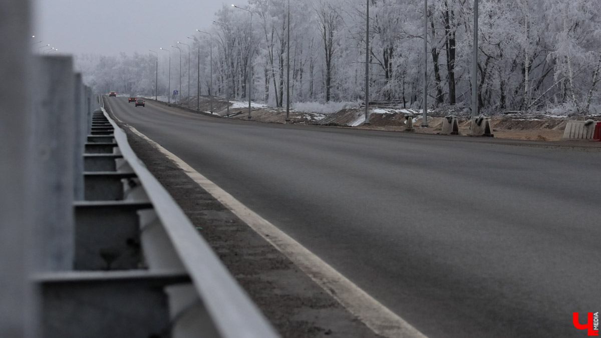 С наступлением календарной весны по Рпенскому проезду начнет курсировать 21-й автобус, который до этого ездил по улицам Добросельской, Большой Нижегородской и Мира. Свои заботы и у жителей Суздальского района. Дорогу из Владимира расширили, движение налево запретили, а разворотную петлю для выезда из окрестных сел в сторону города-музея построить забыли. Все подробности в нашем дорожном обзоре.