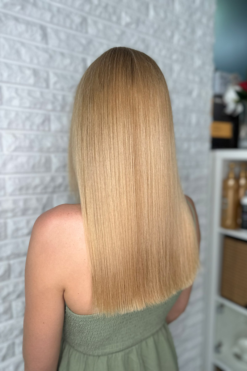 Ни одна шуба или бриллианты не украсят даму больше копны красивых волос. Превращением пушистых облачков на голове в блестящие полотна занимается владимирский эксперт Ирина Харламова. Кажется, что о главном богатстве женщины она знает всё, а ведь увлечение, которое переросло в успешный бизнес, возникло совершенно случайно.