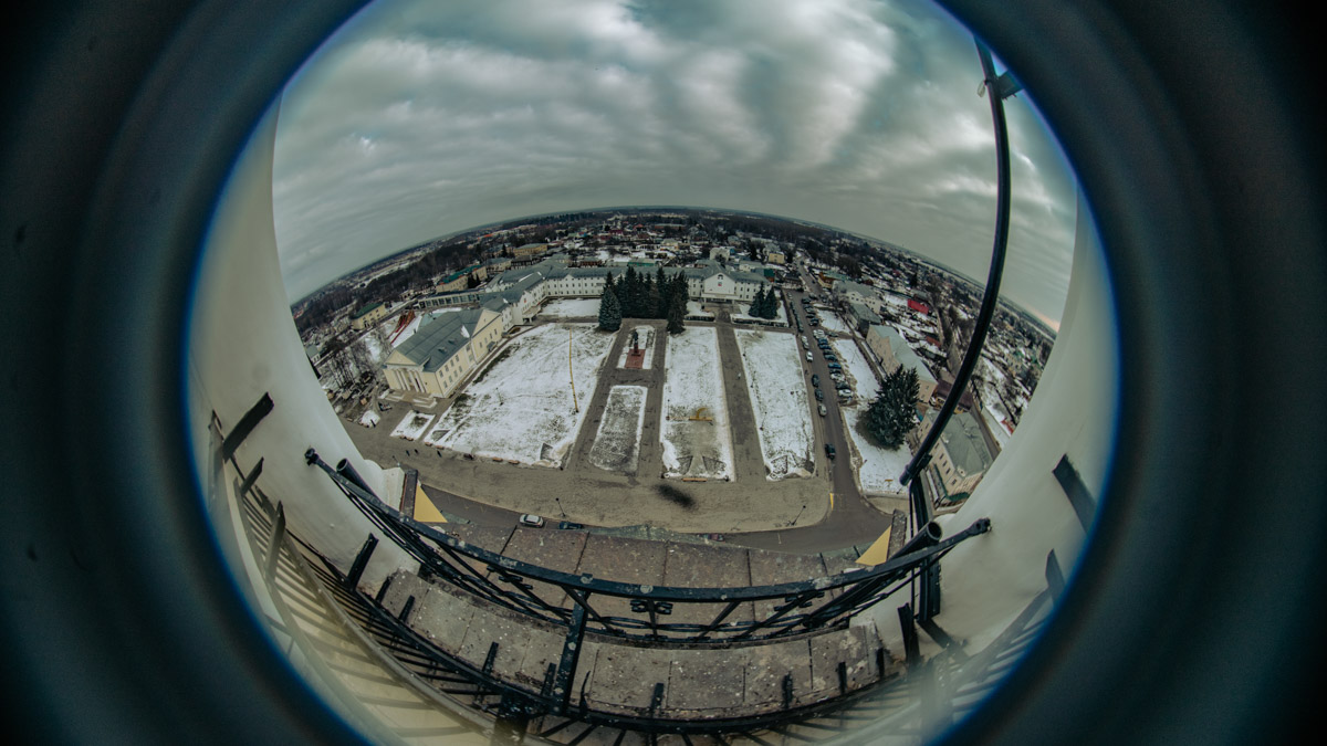 Хотите увидеть города 33-го региона как на ладони и полюбоваться их красотами с высоты птичьего полета? Рекомендуем забраться на местные колокольни! Именно так поступил владимирский фотограф Михаил Урбан: он поднялся на пять смотровых площадок в разных районах области и сделал потрясающие кадры.