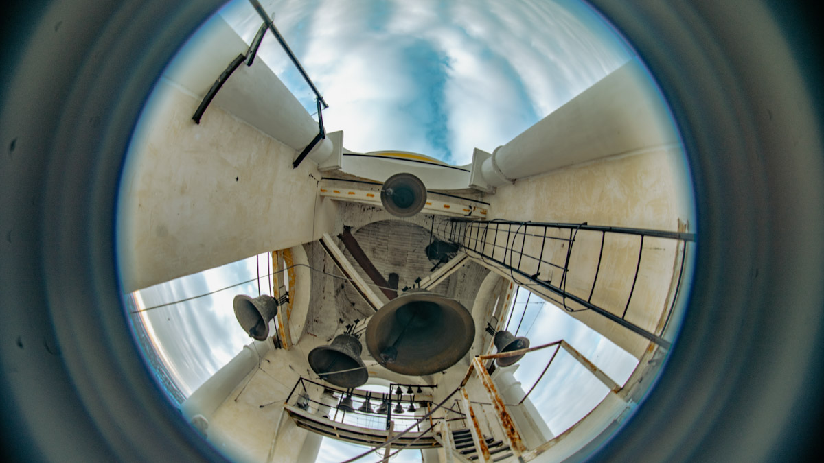 Хотите увидеть города 33-го региона как на ладони и полюбоваться их красотами с высоты птичьего полета? Рекомендуем забраться на местные колокольни! Именно так поступил владимирский фотограф Михаил Урбан: он поднялся на пять смотровых площадок в разных районах области и сделал потрясающие кадры.