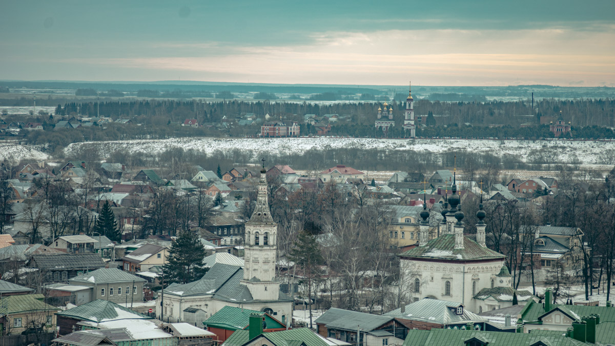 Хотите увидеть города 33-го региона как на ладони и полюбоваться их красотами с высоты птичьего полета? Рекомендуем забраться на местные колокольни! Именно так поступил владимирский фотограф Михаил Урбан: он поднялся на пять смотровых площадок в разных районах области и сделал потрясающие кадры.