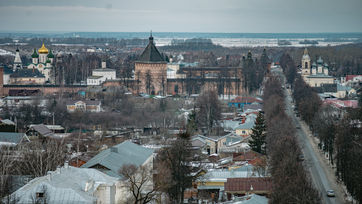 Хотите увидеть города 33-го региона как на ладони и полюбоваться их красотами с высоты птичьего полета? Рекомендуем забраться на местные колокольни! Именно так поступил владимирский фотограф Михаил Урбан: он поднялся на пять смотровых площадок в разных районах области и сделал потрясающие кадры.