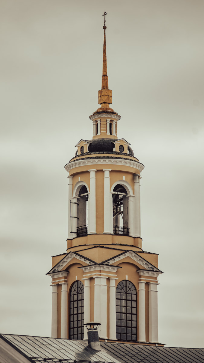 Хотите увидеть города 33-го региона как на ладони и полюбоваться их красотами с высоты птичьего полета? Рекомендуем забраться на местные колокольни! Именно так поступил владимирский фотограф Михаил Урбан: он поднялся на пять смотровых площадок в разных районах области и сделал потрясающие кадры.