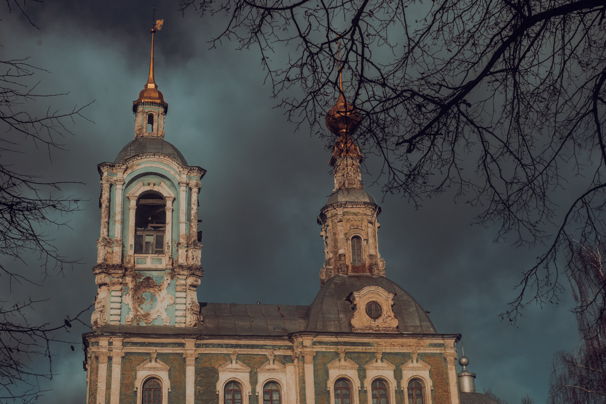 Хотите увидеть города 33-го региона как на ладони и полюбоваться их красотами с высоты птичьего полета? Рекомендуем забраться на местные колокольни! Именно так поступил владимирский фотограф Михаил Урбан: он поднялся на пять смотровых площадок в разных районах области и сделал потрясающие кадры.