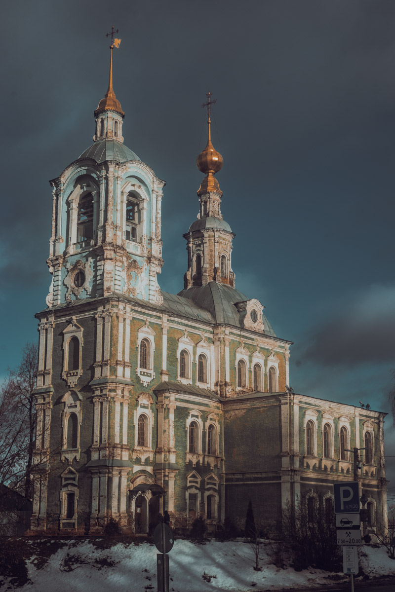 Хотите увидеть города 33-го региона как на ладони и полюбоваться их красотами с высоты птичьего полета? Рекомендуем забраться на местные колокольни! Именно так поступил владимирский фотограф Михаил Урбан: он поднялся на пять смотровых площадок в разных районах области и сделал потрясающие кадры.