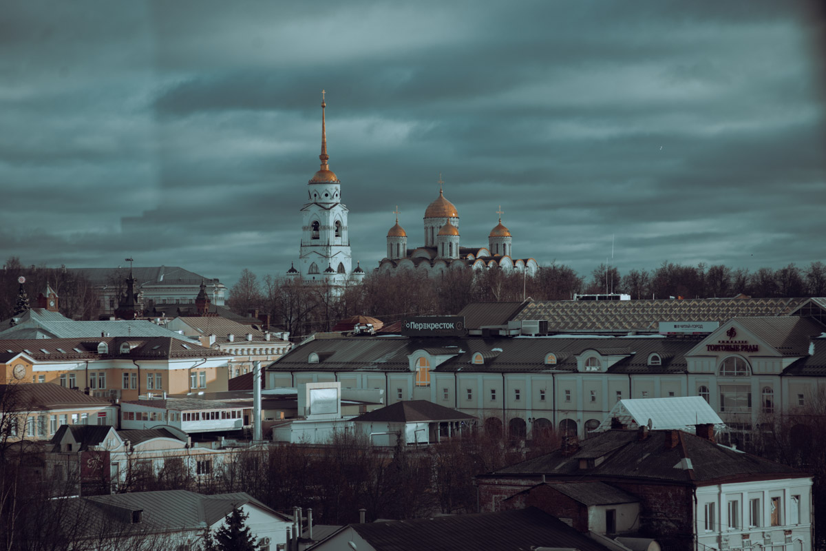 Хотите увидеть города 33-го региона как на ладони и полюбоваться их красотами с высоты птичьего полета? Рекомендуем забраться на местные колокольни! Именно так поступил владимирский фотограф Михаил Урбан: он поднялся на пять смотровых площадок в разных районах области и сделал потрясающие кадры.