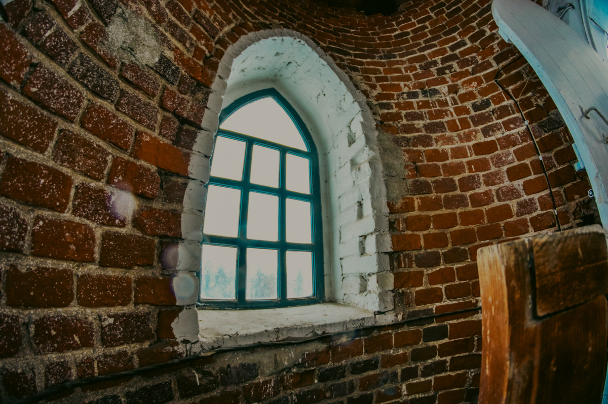 Хотите увидеть города 33-го региона как на ладони и полюбоваться их красотами с высоты птичьего полета? Рекомендуем забраться на местные колокольни! Именно так поступил владимирский фотограф Михаил Урбан: он поднялся на пять смотровых площадок в разных районах области и сделал потрясающие кадры.