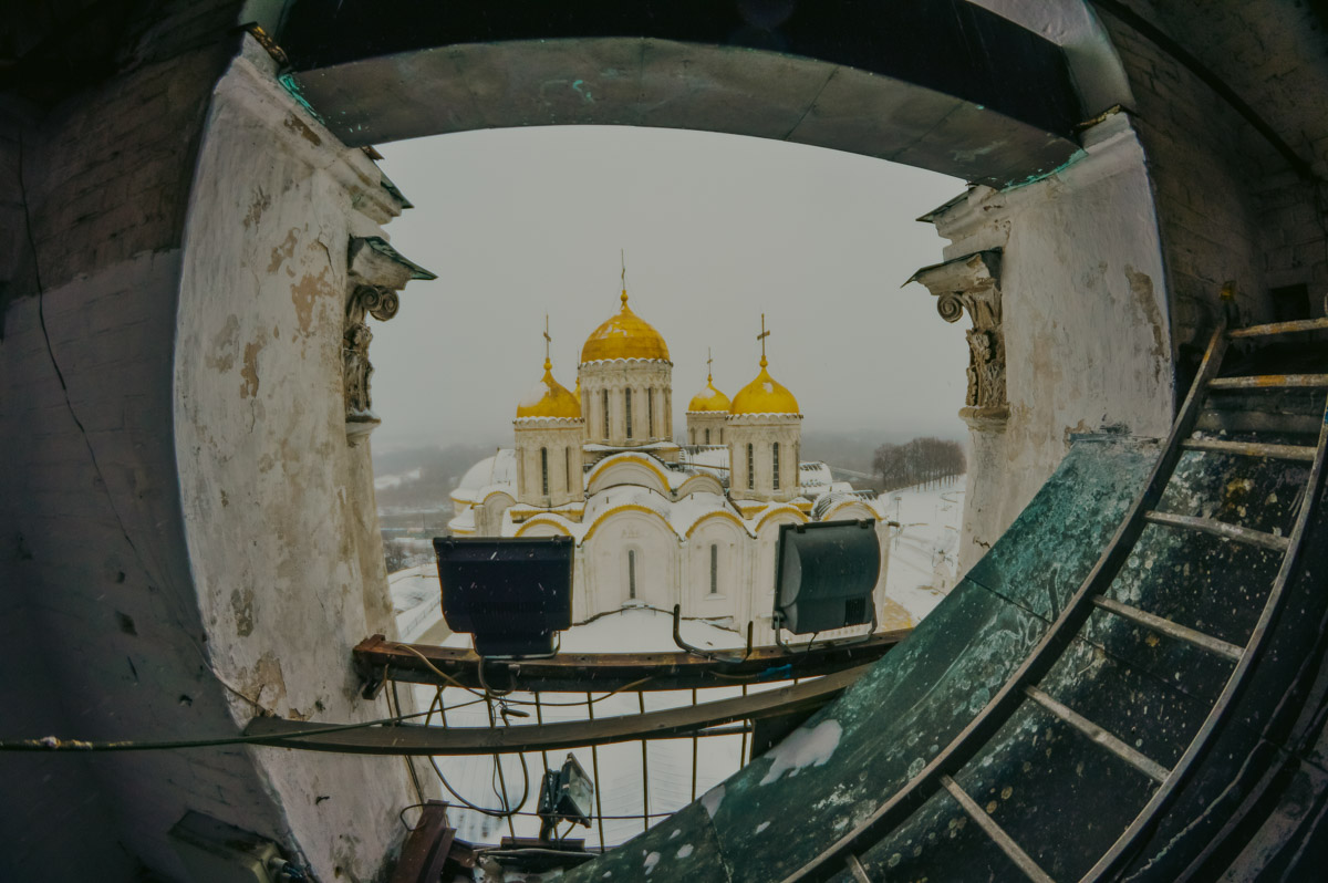 Хотите увидеть города 33-го региона как на ладони и полюбоваться их красотами с высоты птичьего полета? Рекомендуем забраться на местные колокольни! Именно так поступил владимирский фотограф Михаил Урбан: он поднялся на пять смотровых площадок в разных районах области и сделал потрясающие кадры.