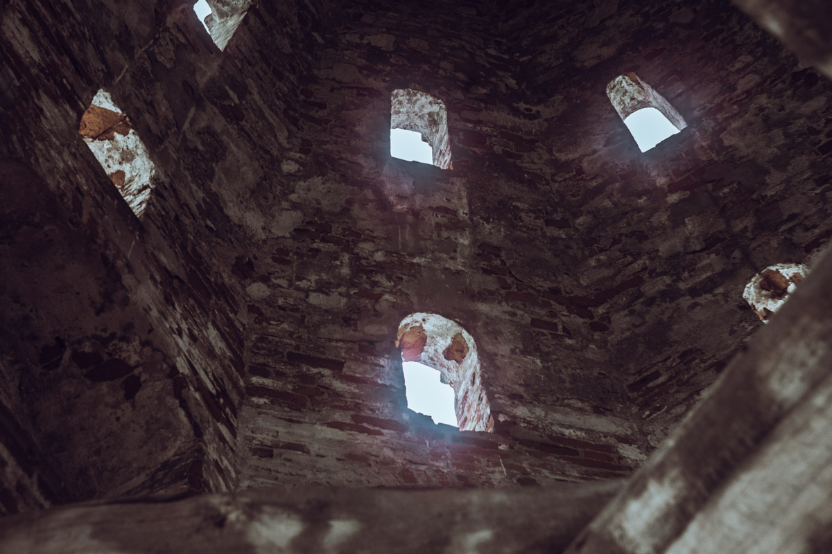 Хотите увидеть города 33-го региона как на ладони и полюбоваться их красотами с высоты птичьего полета? Рекомендуем забраться на местные колокольни! Именно так поступил владимирский фотограф Михаил Урбан: он поднялся на пять смотровых площадок в разных районах области и сделал потрясающие кадры.