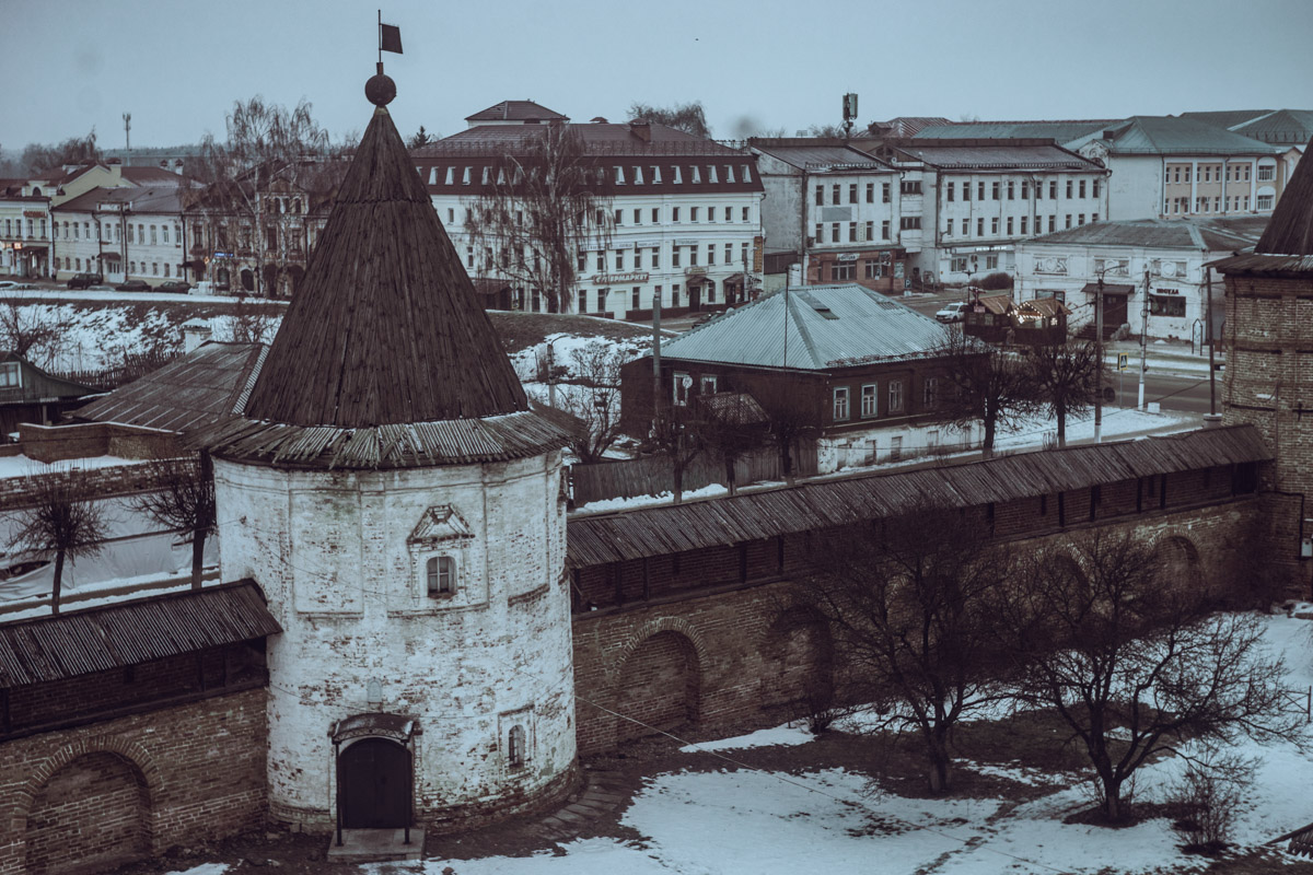 Хотите увидеть города 33-го региона как на ладони и полюбоваться их красотами с высоты птичьего полета? Рекомендуем забраться на местные колокольни! Именно так поступил владимирский фотограф Михаил Урбан: он поднялся на пять смотровых площадок в разных районах области и сделал потрясающие кадры.