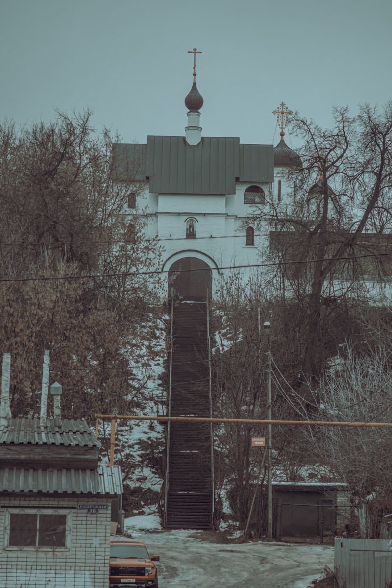 Хотите увидеть города 33-го региона как на ладони и полюбоваться их красотами с высоты птичьего полета? Рекомендуем забраться на местные колокольни! Именно так поступил владимирский фотограф Михаил Урбан: он поднялся на пять смотровых площадок в разных районах области и сделал потрясающие кадры.