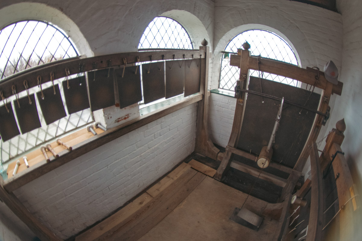 Хотите увидеть города 33-го региона как на ладони и полюбоваться их красотами с высоты птичьего полета? Рекомендуем забраться на местные колокольни! Именно так поступил владимирский фотограф Михаил Урбан: он поднялся на пять смотровых площадок в разных районах области и сделал потрясающие кадры.