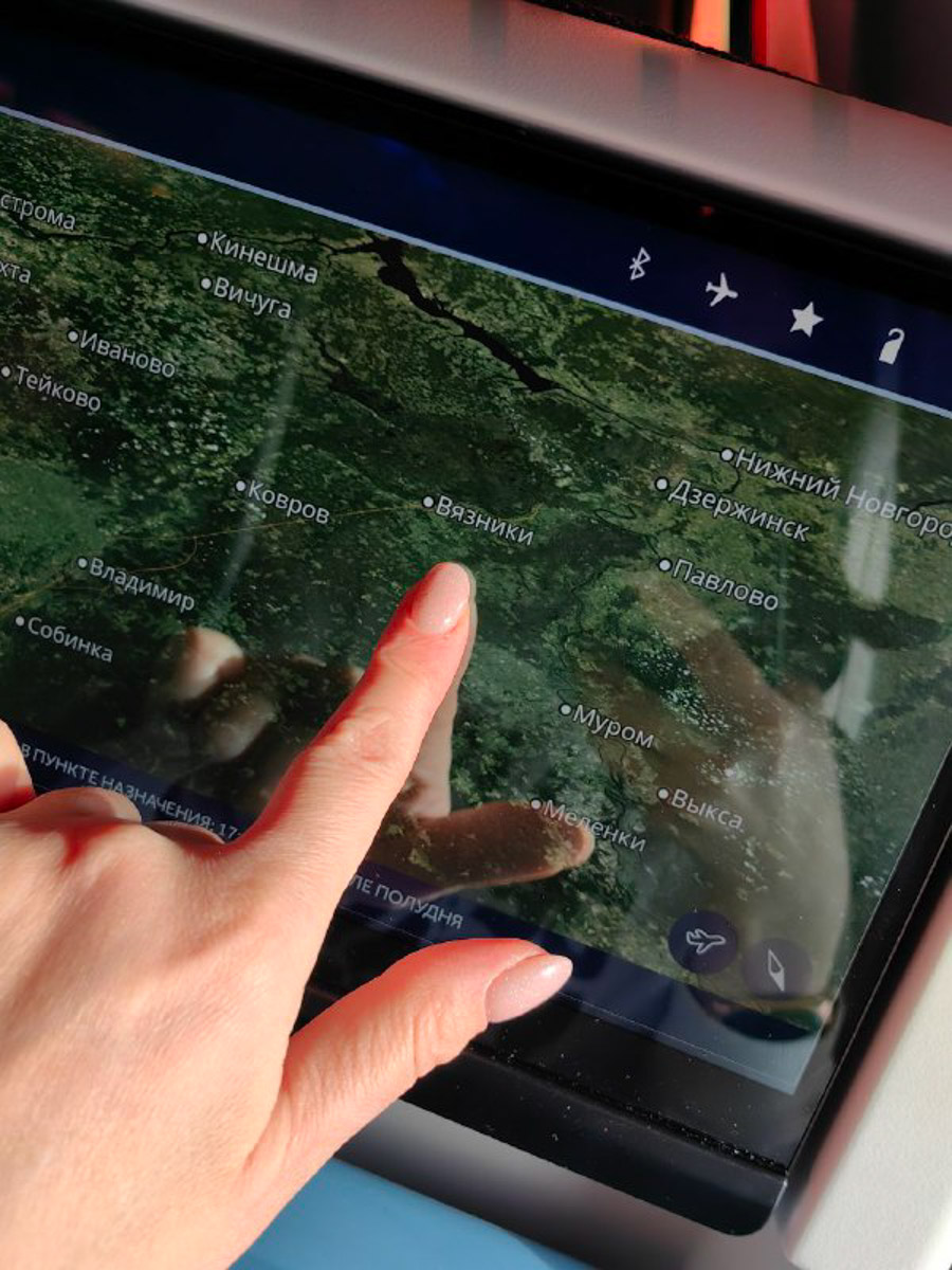 До поездки на Занзибар о таинственной точке на глобусе Наталья Клипова знала только из книги про «Доктора Айболита». Но спустя 24 часа пути из Вязников до восточного побережья Африки туристка навсегда влюбилась в лазурные волны и чистейшие песчаные пляжи. Однако красота природы резко контрастировала с весьма скромным бытом местного населения, которое, несмотря ни на что, не унывает и никуда не спешит.