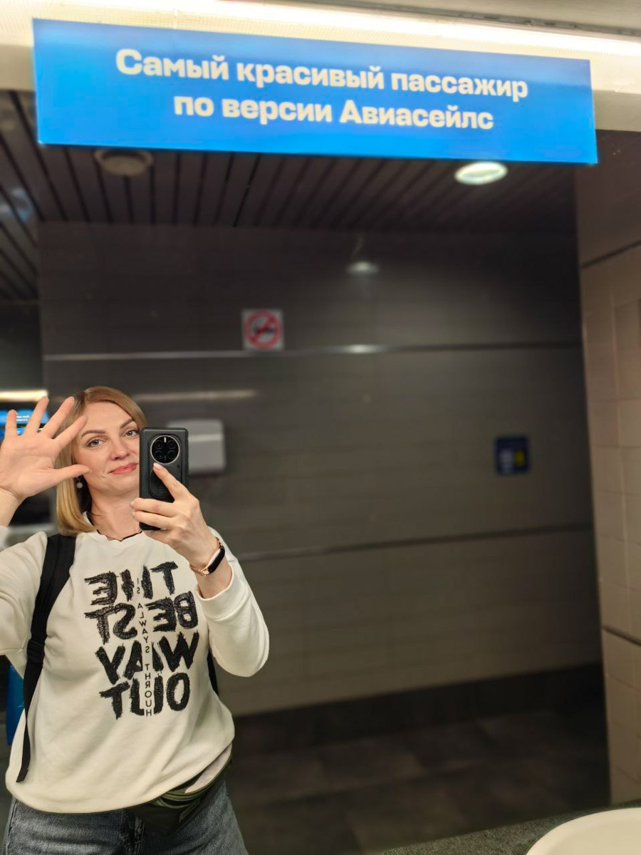 До поездки на Занзибар о таинственной точке на глобусе Наталья Клипова знала только из книги про «Доктора Айболита». Но спустя 24 часа пути из Вязников до восточного побережья Африки туристка навсегда влюбилась в лазурные волны и чистейшие песчаные пляжи. Однако красота природы резко контрастировала с весьма скромным бытом местного населения, которое, несмотря ни на что, не унывает и никуда не спешит.