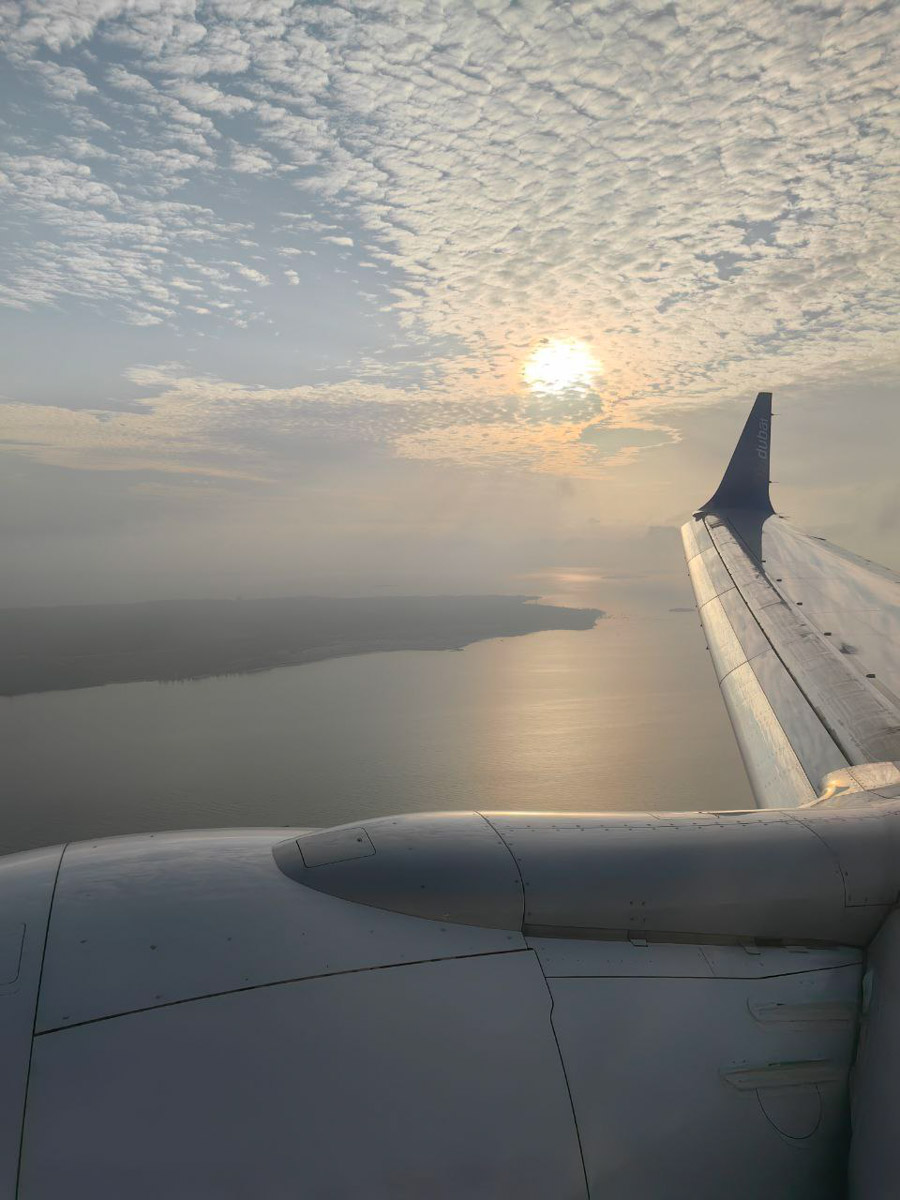 До поездки на Занзибар о таинственной точке на глобусе Наталья Клипова знала только из книги про «Доктора Айболита». Но спустя 24 часа пути из Вязников до восточного побережья Африки туристка навсегда влюбилась в лазурные волны и чистейшие песчаные пляжи. Однако красота природы резко контрастировала с весьма скромным бытом местного населения, которое, несмотря ни на что, не унывает и никуда не спешит.