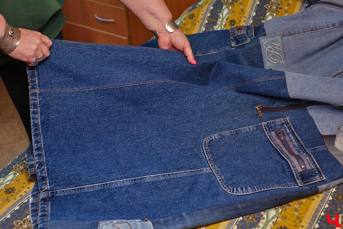 Дом Юлии и Алексея Лобовых ожил: известные галеристы вернулись из Москвы в 33-й регион насовсем. Теперь у владельцев особняка в Пиганове достаточно времени для творчества: интерьер уже начал активно обрастать новыми дизайнерскими вещами. Самые интересные работы «Ключ-Медиа» рассмотрел в компании гостеприимной хозяйки.