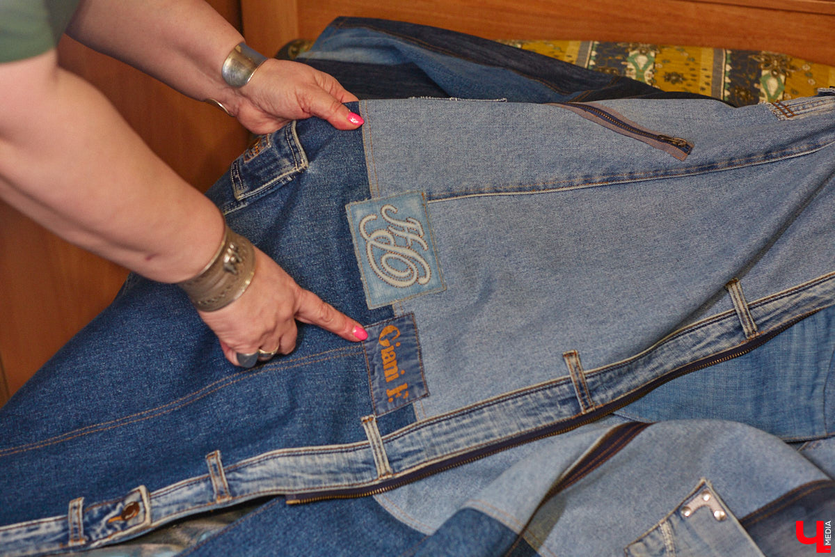 Дом Юлии и Алексея Лобовых ожил: известные галеристы вернулись из Москвы в 33-й регион насовсем. Теперь у владельцев особняка в Пиганове достаточно времени для творчества: интерьер уже начал активно обрастать новыми дизайнерскими вещами. Самые интересные работы «Ключ-Медиа» рассмотрел в компании гостеприимной хозяйки.