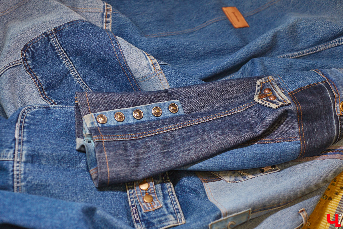 Дом Юлии и Алексея Лобовых ожил: известные галеристы вернулись из Москвы в 33-й регион насовсем. Теперь у владельцев особняка в Пиганове достаточно времени для творчества: интерьер уже начал активно обрастать новыми дизайнерскими вещами. Самые интересные работы «Ключ-Медиа» рассмотрел в компании гостеприимной хозяйки.