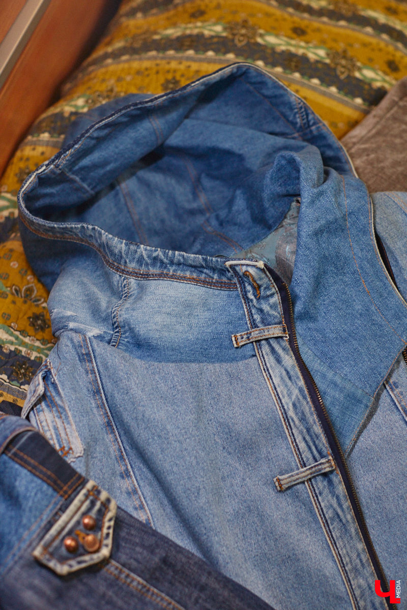 Дом Юлии и Алексея Лобовых ожил: известные галеристы вернулись из Москвы в 33-й регион насовсем. Теперь у владельцев особняка в Пиганове достаточно времени для творчества: интерьер уже начал активно обрастать новыми дизайнерскими вещами. Самые интересные работы «Ключ-Медиа» рассмотрел в компании гостеприимной хозяйки.