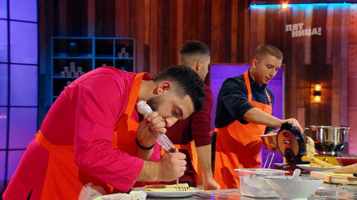 В популярном телевизионном проекте «Битва шефов» принял участие еще один повар из нашего региона. На этот раз поразить Константина Ивлева и Рената Агзамова рискнул Мовсес Петросян из Кольчугина. И ему это почти удалось!