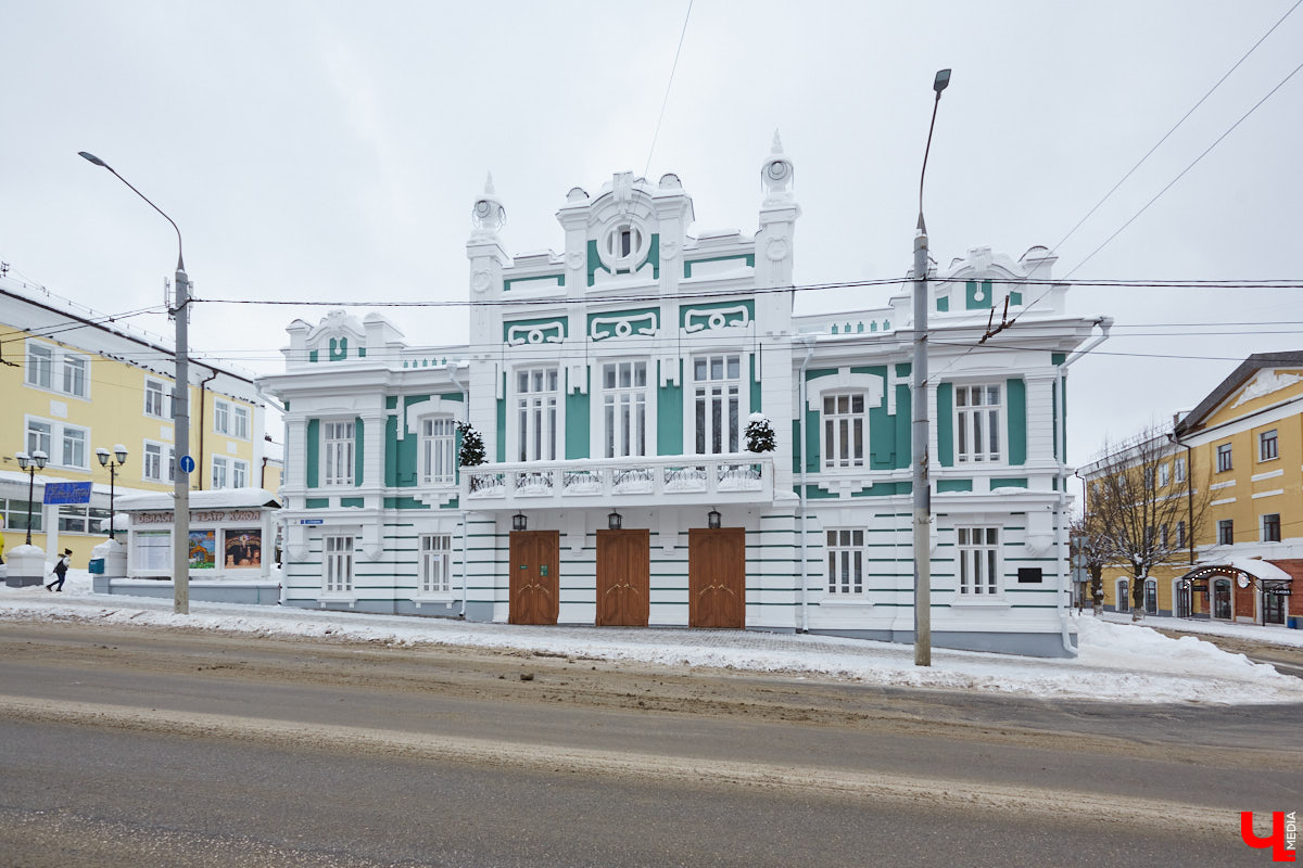 Улица Гагарина относится к историческому ядру Владимира. Она спускается от Большой Московской до Переднего Боровка, к пойме реки Лыбедь, убранной в коллектор. Относительно недлинная, она играет важную роль в транспортной схеме города, соединяя ключевые направления. Кроме того, данная локация имеет богатейшую историю еще с домонгольских времен!