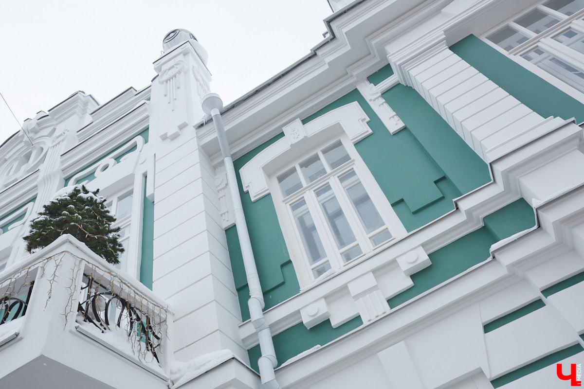 Улица Гагарина относится к историческому ядру Владимира. Она спускается от Большой Московской до Переднего Боровка, к пойме реки Лыбедь, убранной в коллектор. Относительно недлинная, она играет важную роль в транспортной схеме города, соединяя ключевые направления. Кроме того, данная локация имеет богатейшую историю еще с домонгольских времен!