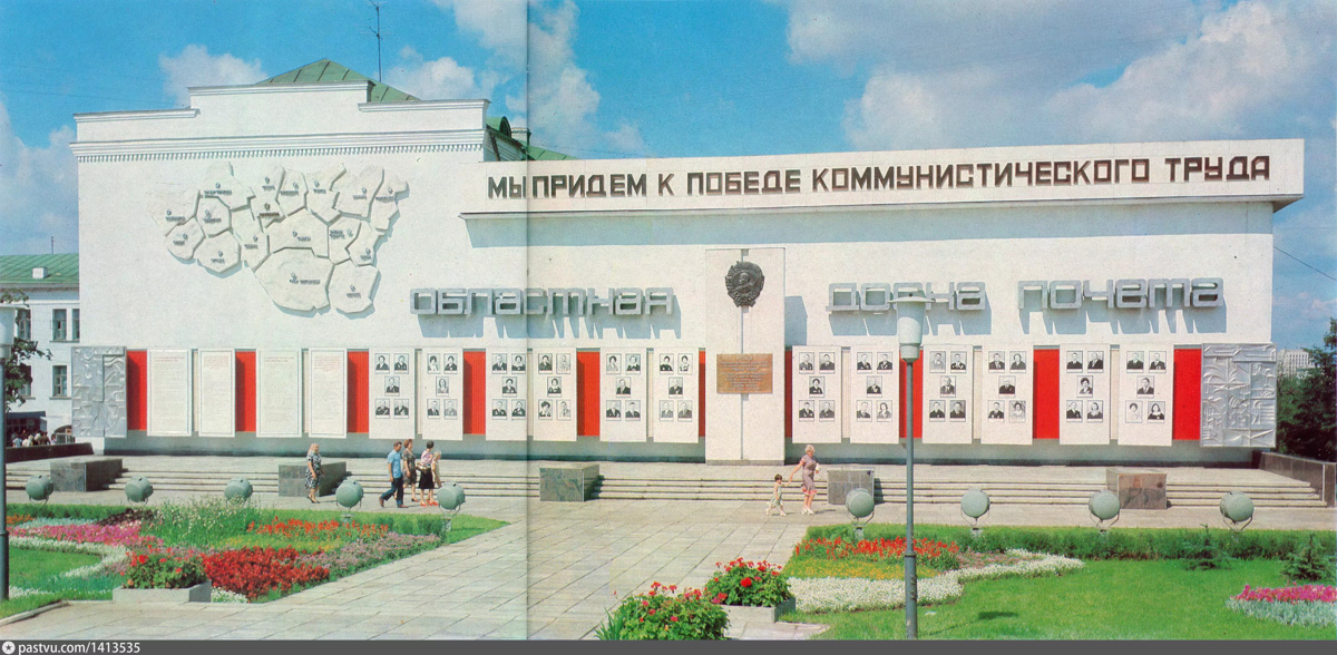 Улица Гагарина относится к историческому ядру Владимира. Она спускается от Большой Московской до Переднего Боровка, к пойме реки Лыбедь, убранной в коллектор. Относительно недлинная, она играет важную роль в транспортной схеме города, соединяя ключевые направления. Кроме того, данная локация имеет богатейшую историю еще с домонгольских времен!