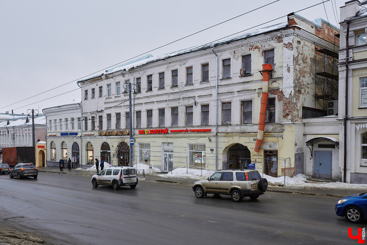 Улица Гагарина относится к историческому ядру Владимира. Она спускается от Большой Московской до Переднего Боровка, к пойме реки Лыбедь, убранной в коллектор. Относительно недлинная, она играет важную роль в транспортной схеме города, соединяя ключевые направления. Кроме того, данная локация имеет богатейшую историю еще с домонгольских времен!