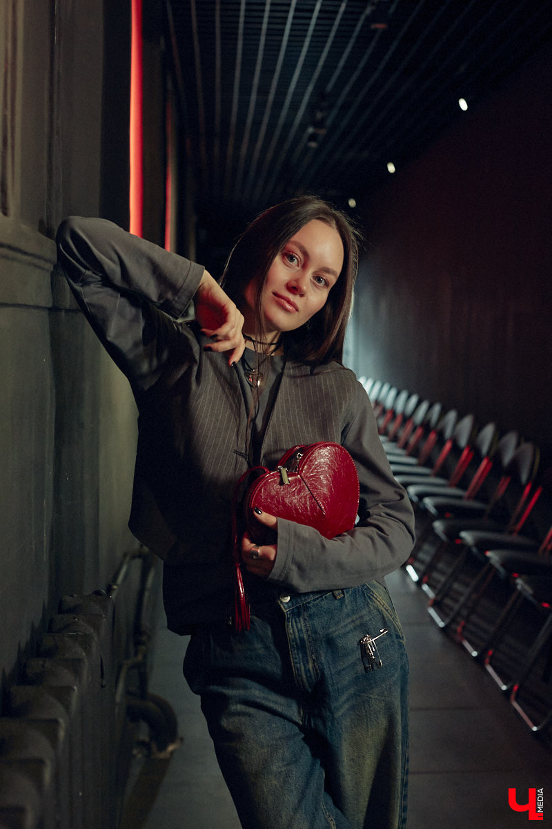 Владимирский хореограф-педагог Полина Гусева предпочитает одежду спортивного кроя. Однако в гардеробе балетмейстера есть и классические наряды. Рубашку и джинсы она запросто может сменить на приталенное платье с разрезом. Все зависит от настроения!