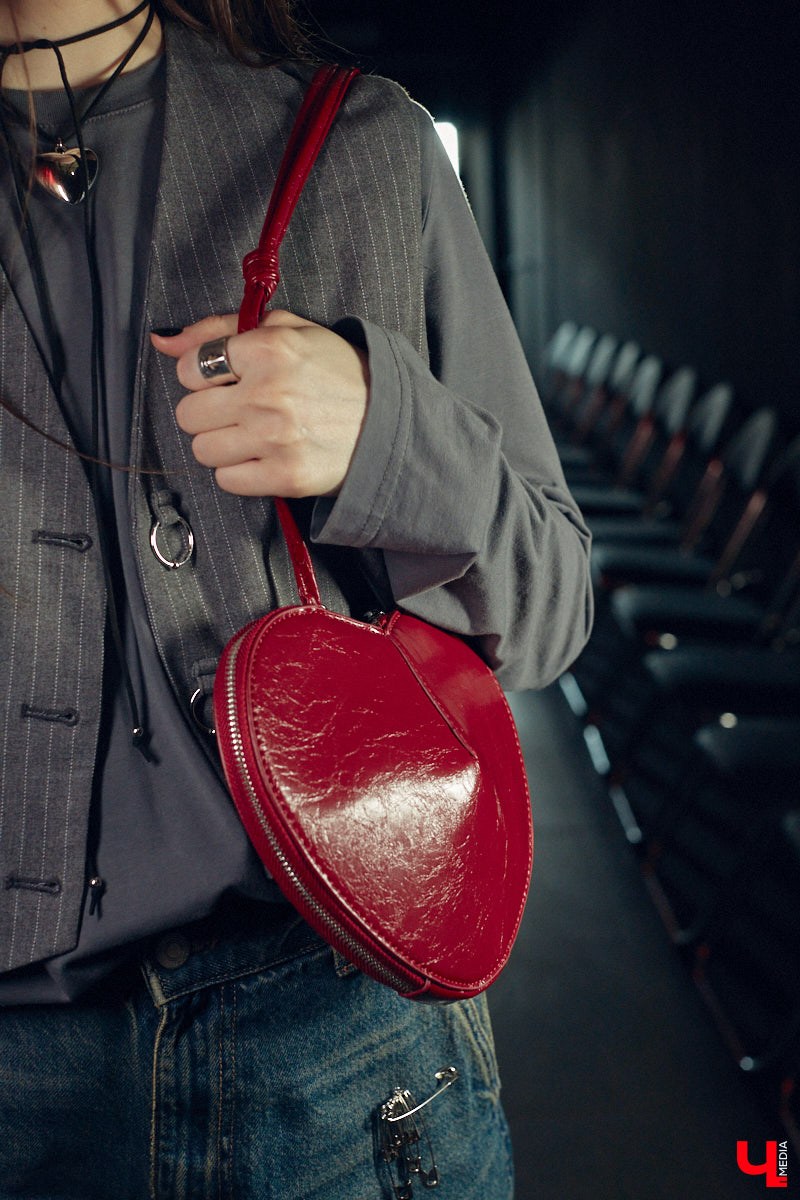 Владимирский хореограф-педагог Полина Гусева предпочитает одежду спортивного кроя. Однако в гардеробе балетмейстера есть и классические наряды. Рубашку и джинсы она запросто может сменить на приталенное платье с разрезом. Все зависит от настроения!