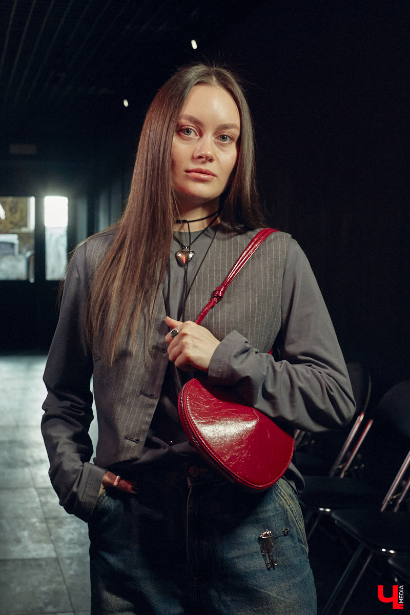 Владимирский хореограф-педагог Полина Гусева предпочитает одежду спортивного кроя. Однако в гардеробе балетмейстера есть и классические наряды. Рубашку и джинсы она запросто может сменить на приталенное платье с разрезом. Все зависит от настроения!