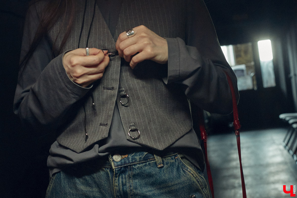 Владимирский хореограф-педагог Полина Гусева предпочитает одежду спортивного кроя. Однако в гардеробе балетмейстера есть и классические наряды. Рубашку и джинсы она запросто может сменить на приталенное платье с разрезом. Все зависит от настроения!