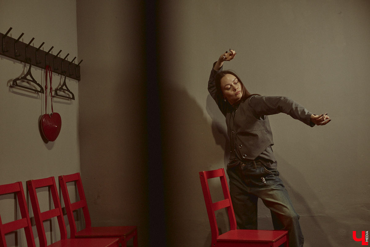 Владимирский хореограф-педагог Полина Гусева предпочитает одежду спортивного кроя. Однако в гардеробе балетмейстера есть и классические наряды. Рубашку и джинсы она запросто может сменить на приталенное платье с разрезом. Все зависит от настроения!