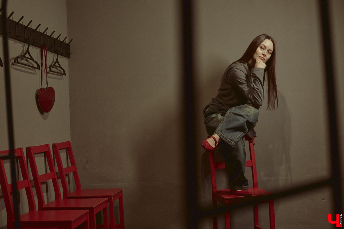 Владимирский хореограф-педагог Полина Гусева предпочитает одежду спортивного кроя. Однако в гардеробе балетмейстера есть и классические наряды. Рубашку и джинсы она запросто может сменить на приталенное платье с разрезом. Все зависит от настроения!