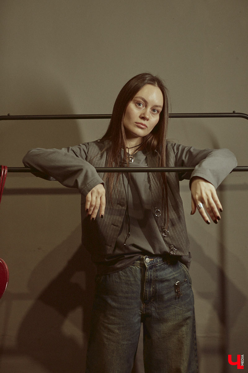 Владимирский хореограф-педагог Полина Гусева предпочитает одежду спортивного кроя. Однако в гардеробе балетмейстера есть и классические наряды. Рубашку и джинсы она запросто может сменить на приталенное платье с разрезом. Все зависит от настроения!