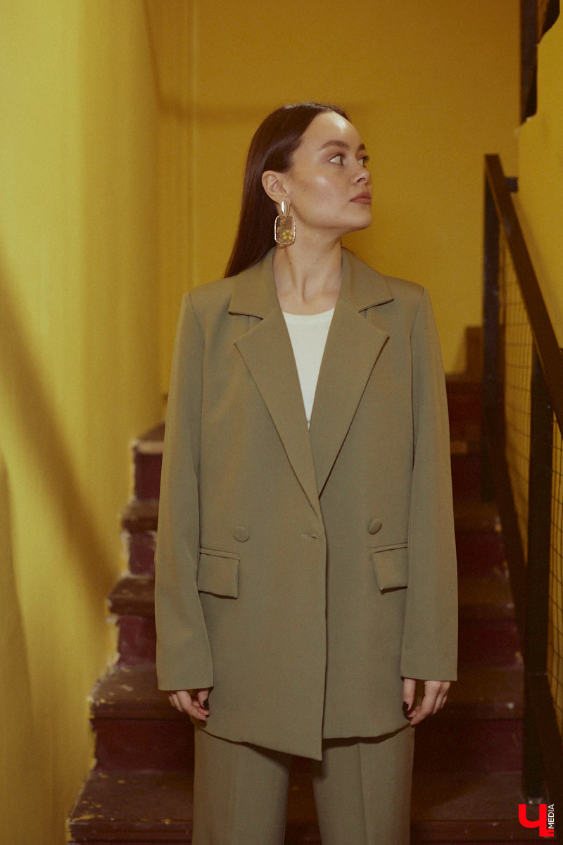 Владимирский хореограф-педагог Полина Гусева предпочитает одежду спортивного кроя. Однако в гардеробе балетмейстера есть и классические наряды. Рубашку и джинсы она запросто может сменить на приталенное платье с разрезом. Все зависит от настроения!