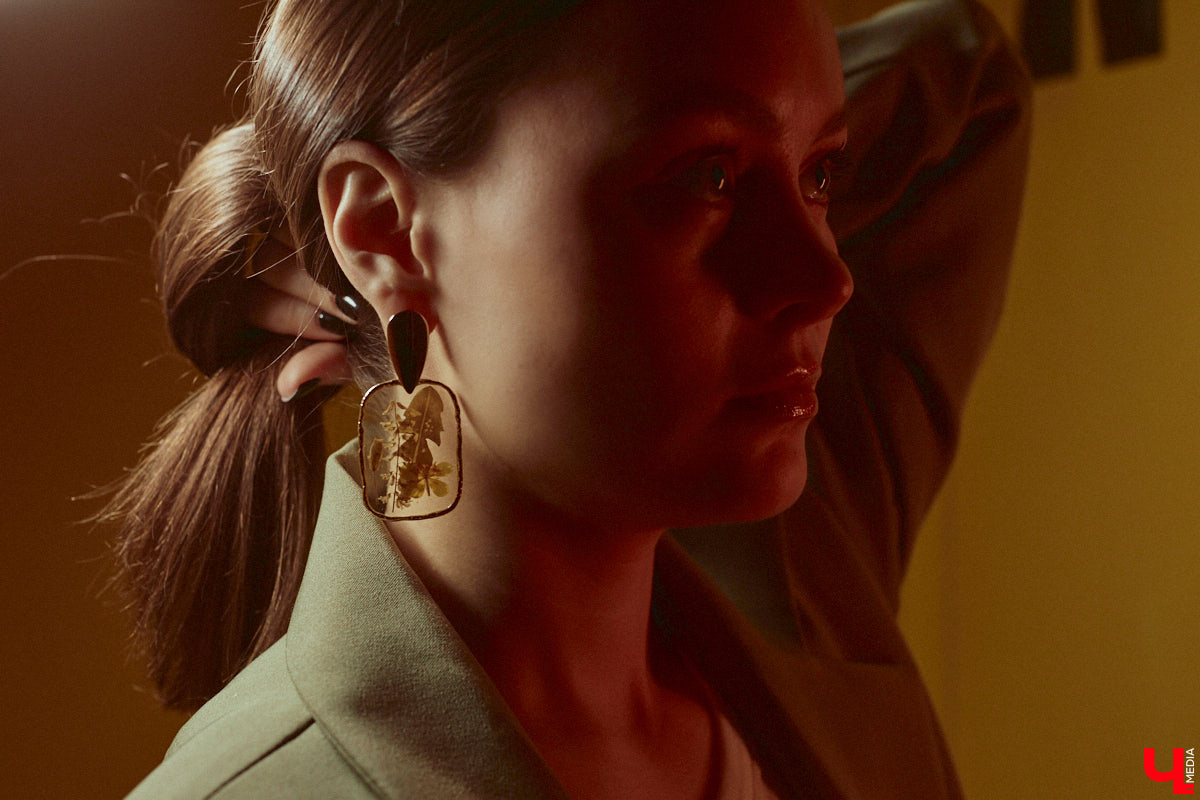 Владимирский хореограф-педагог Полина Гусева предпочитает одежду спортивного кроя. Однако в гардеробе балетмейстера есть и классические наряды. Рубашку и джинсы она запросто может сменить на приталенное платье с разрезом. Все зависит от настроения!